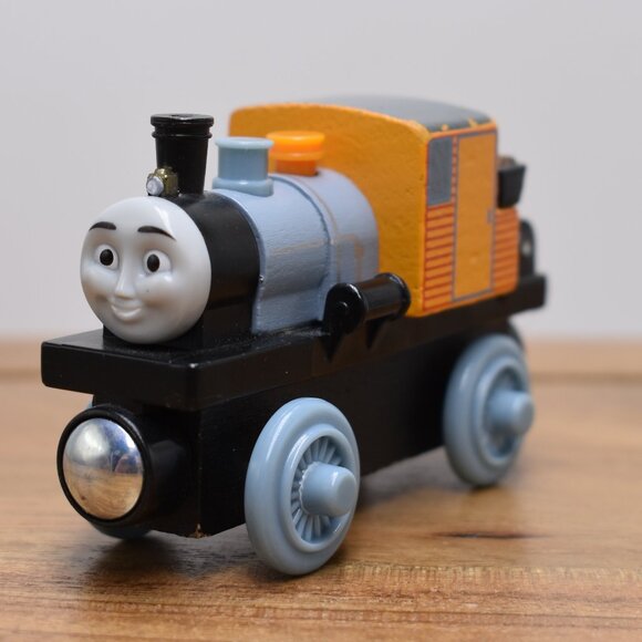 BASH 2012 - Thomas & Friends Wooden Railway Train Engine Magnetics Y4383 - Picture 1 of 7